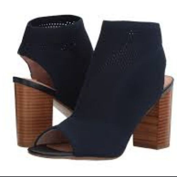 STEVE MADDEN WOMEN"S LEATHER NOTEDD ANKLE -HIGH PEEP TOE BOOTIES - Picture 1 of 13